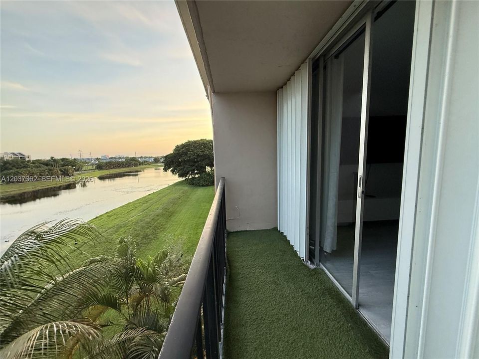 For Sale: $389,900 (3 beds, 2 baths, 1337 Square Feet)