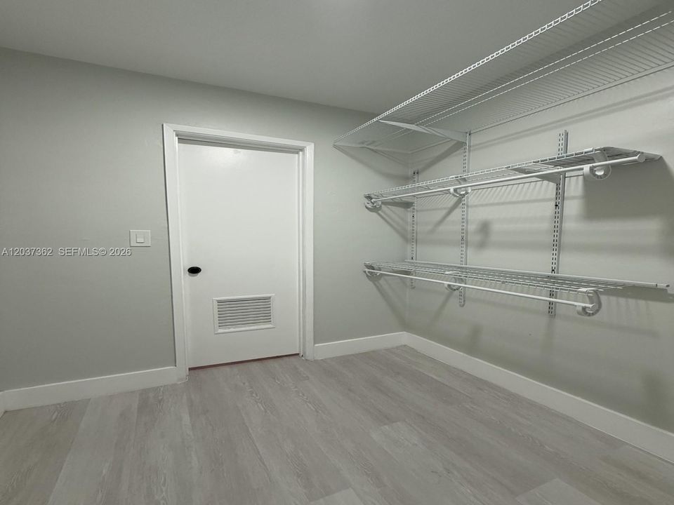 Walking closet