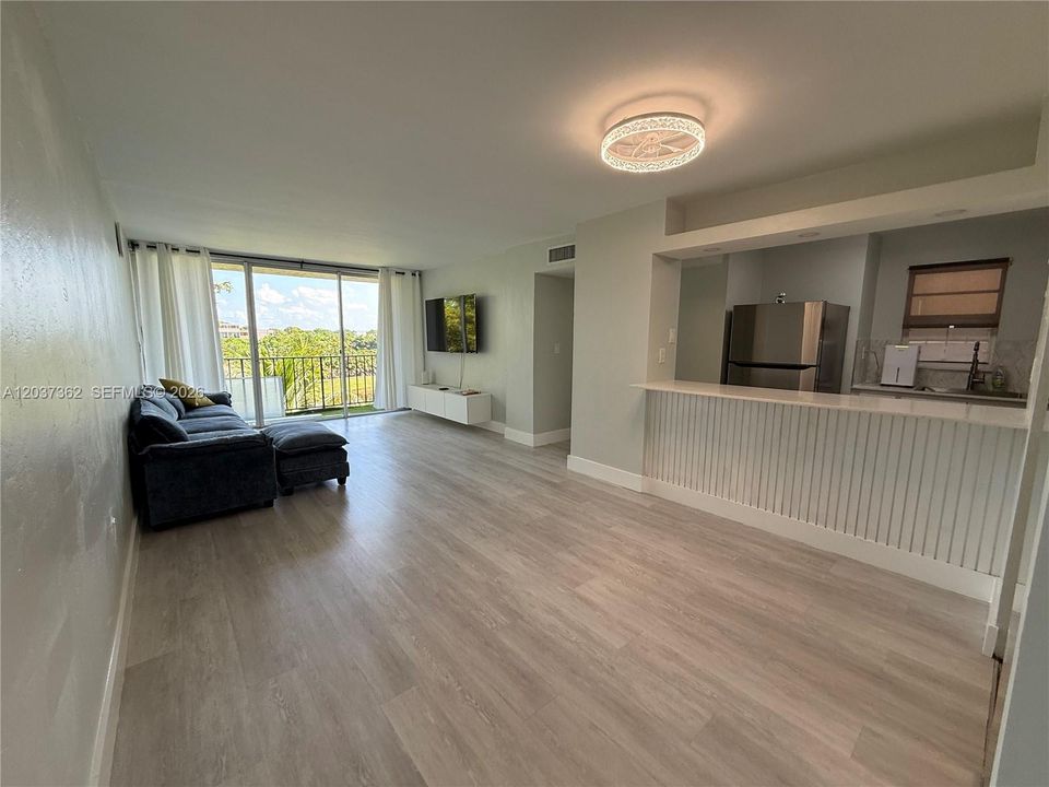 For Sale: $389,900 (3 beds, 2 baths, 1337 Square Feet)