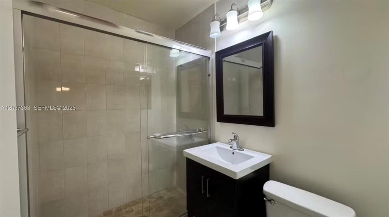 В аренду: $2,300 (1 спален, 1 ванн, 750 Квадратных фут)