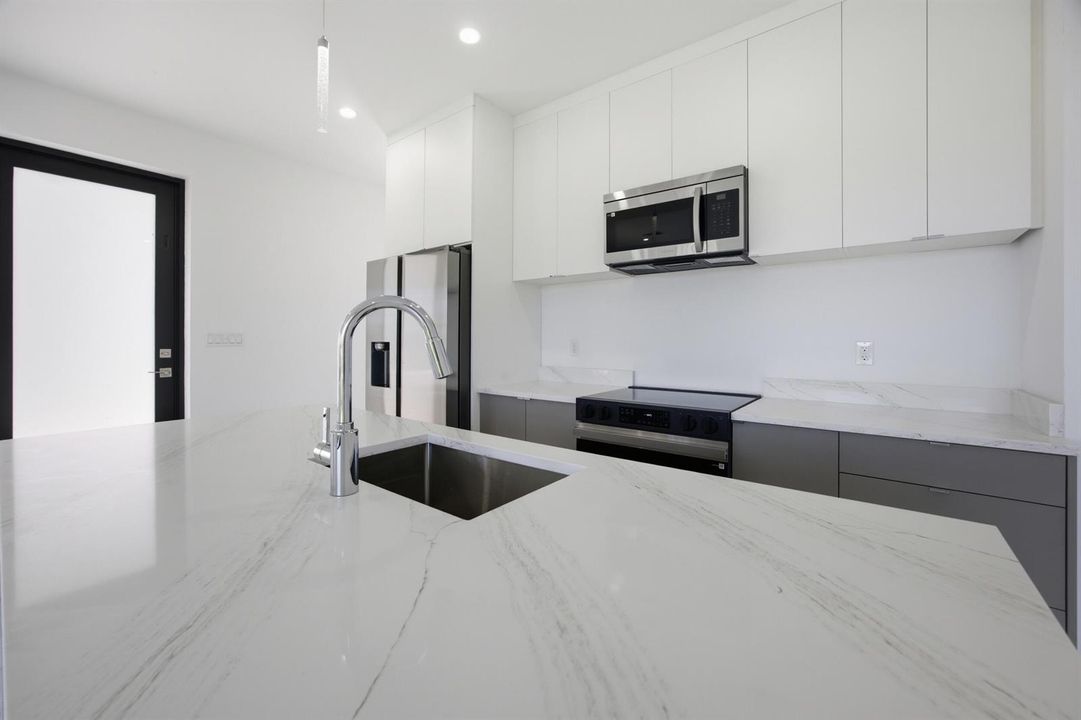 5_diningkitchen2