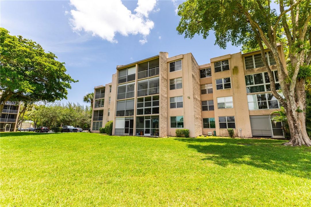 For Sale: $225,000 (2 beds, 2 baths, 950 Square Feet)