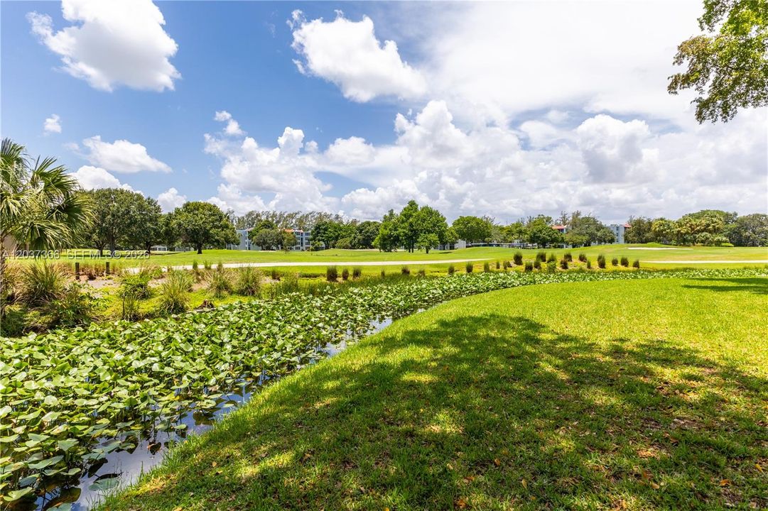 For Sale: $225,000 (2 beds, 2 baths, 950 Square Feet)