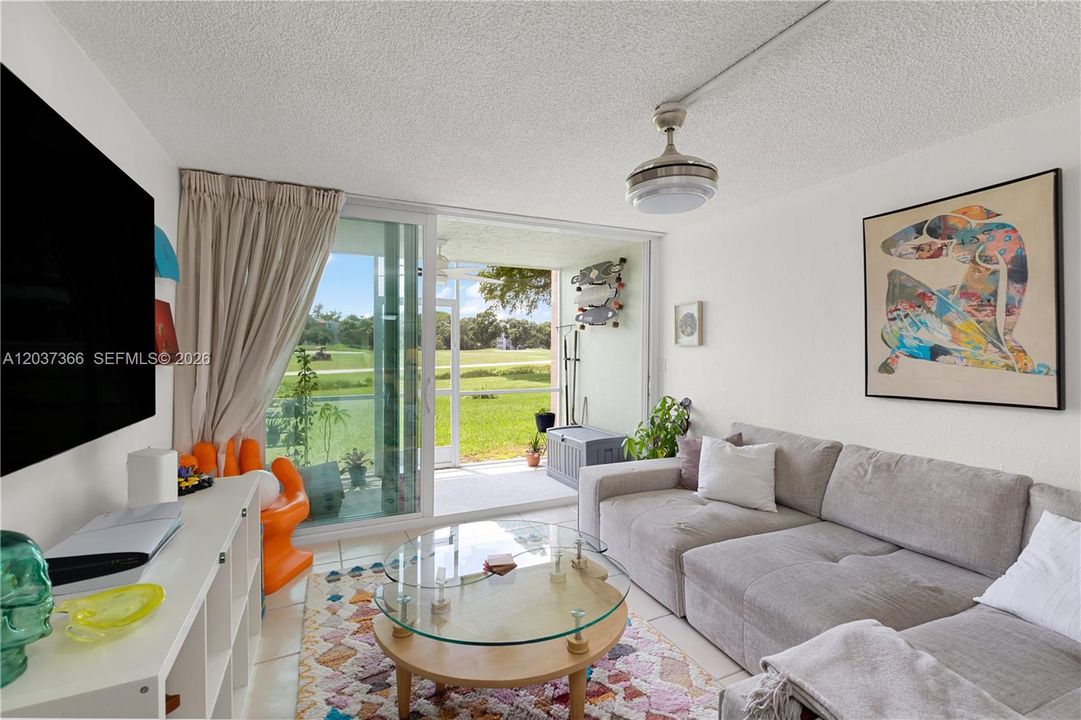 For Sale: $225,000 (2 beds, 2 baths, 950 Square Feet)