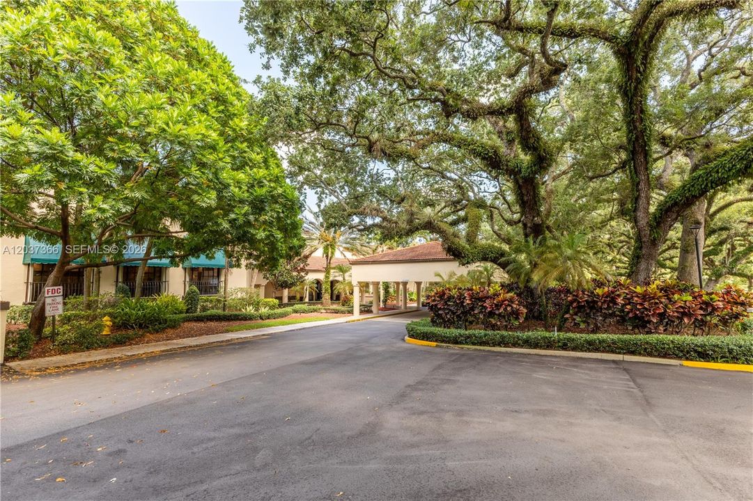For Sale: $225,000 (2 beds, 2 baths, 950 Square Feet)