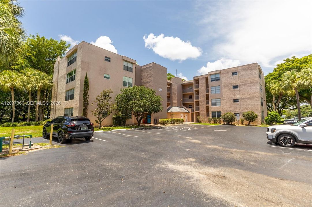 For Sale: $225,000 (2 beds, 2 baths, 950 Square Feet)