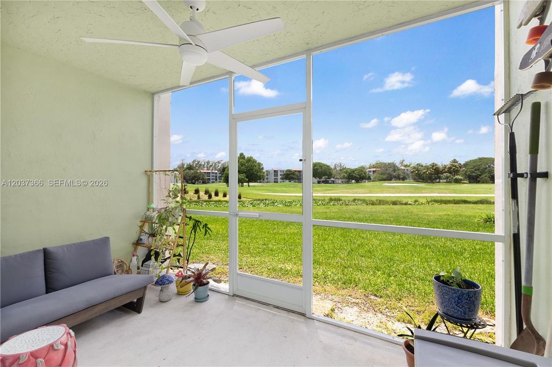 For Sale: $225,000 (2 beds, 2 baths, 950 Square Feet)