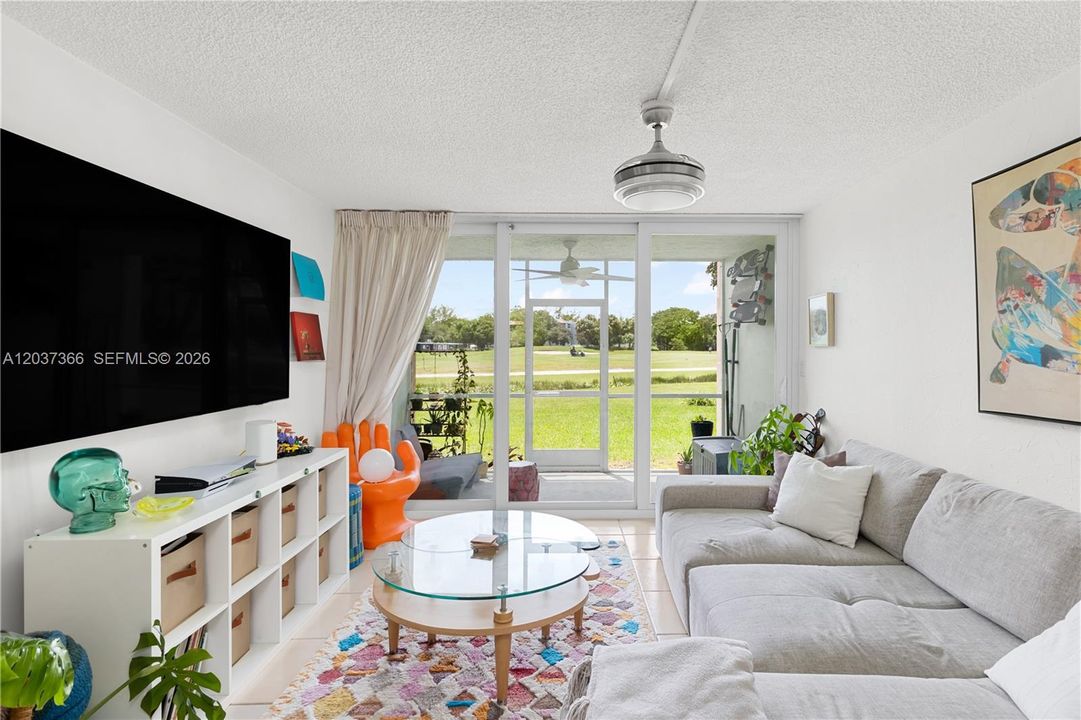 For Sale: $225,000 (2 beds, 2 baths, 950 Square Feet)