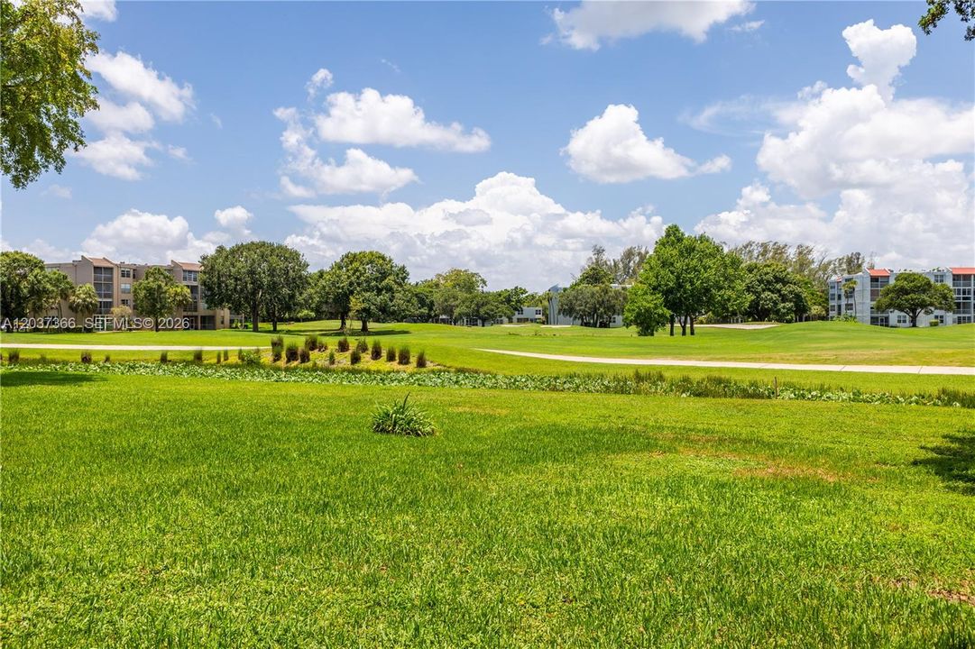 For Sale: $225,000 (2 beds, 2 baths, 950 Square Feet)
