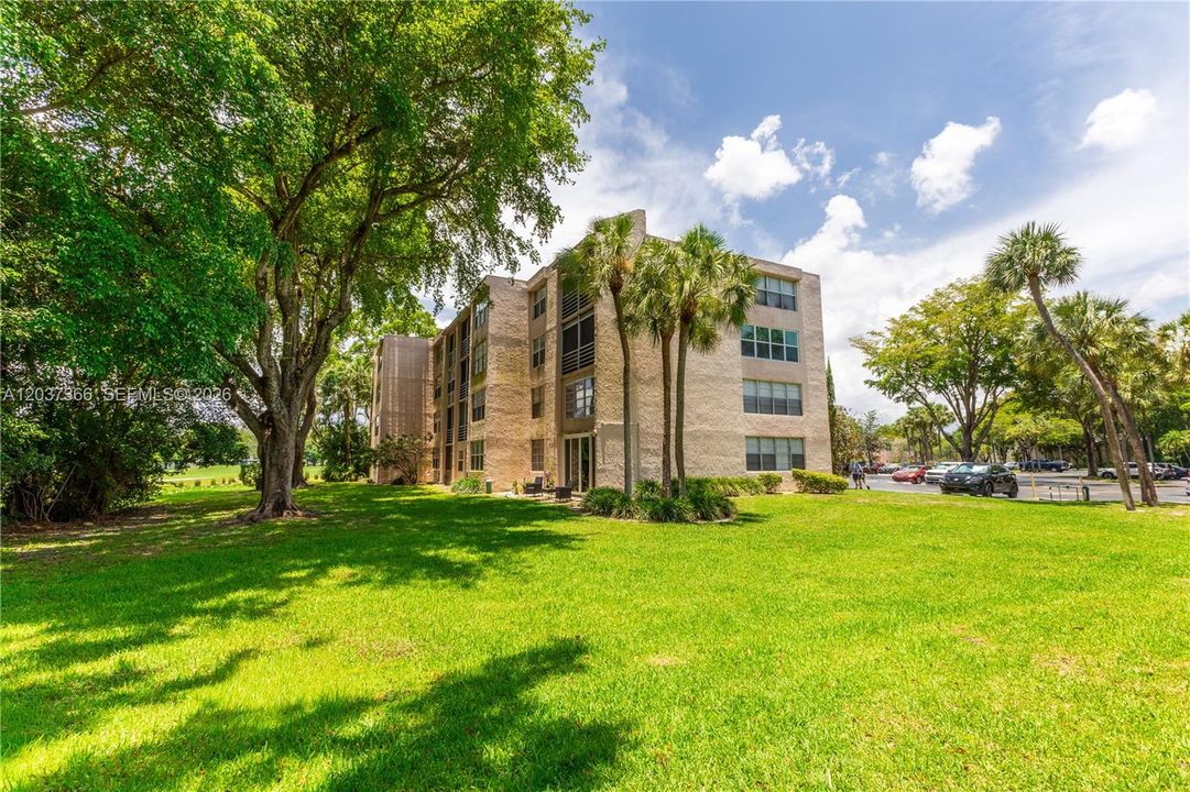For Sale: $225,000 (2 beds, 2 baths, 950 Square Feet)
