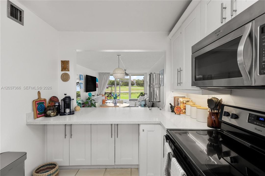 For Sale: $225,000 (2 beds, 2 baths, 950 Square Feet)