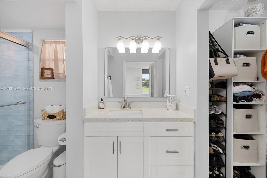 For Sale: $225,000 (2 beds, 2 baths, 950 Square Feet)