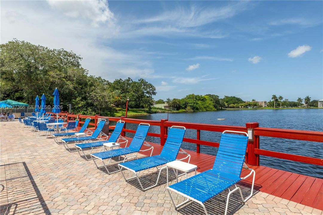 For Sale: $225,000 (2 beds, 2 baths, 950 Square Feet)
