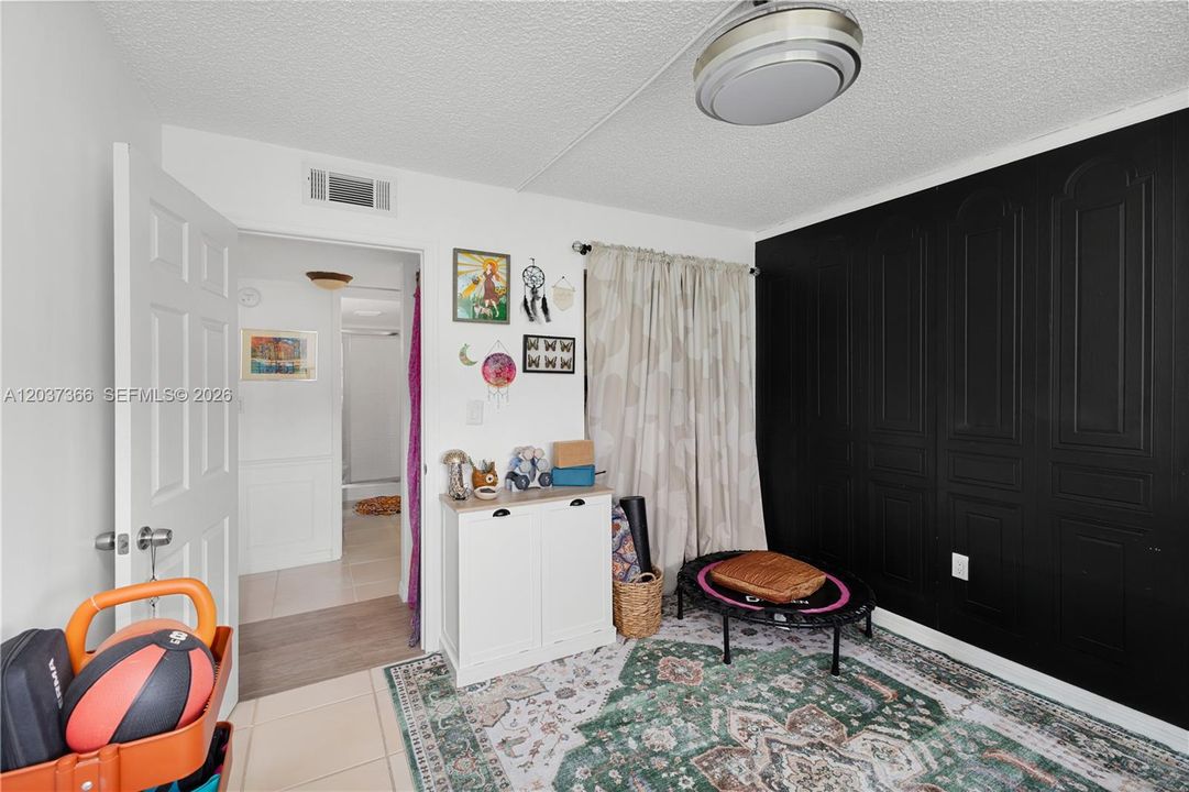 For Sale: $225,000 (2 beds, 2 baths, 950 Square Feet)