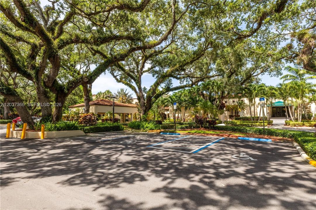 For Sale: $225,000 (2 beds, 2 baths, 950 Square Feet)