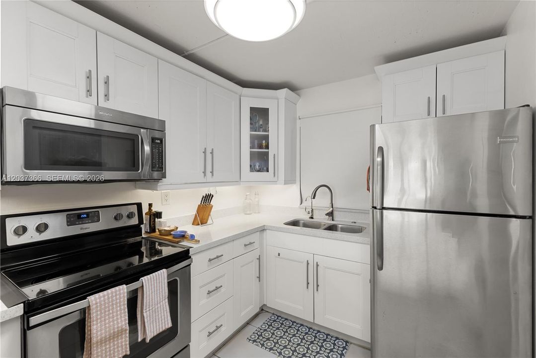 For Sale: $225,000 (2 beds, 2 baths, 950 Square Feet)