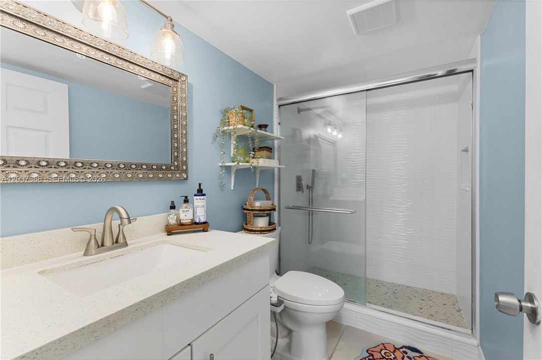 For Sale: $225,000 (2 beds, 2 baths, 950 Square Feet)