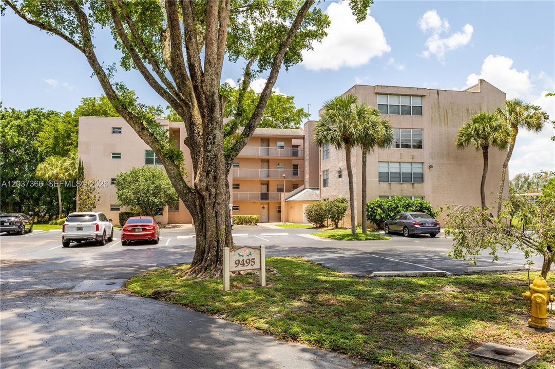 For Sale: $225,000 (2 beds, 2 baths, 950 Square Feet)