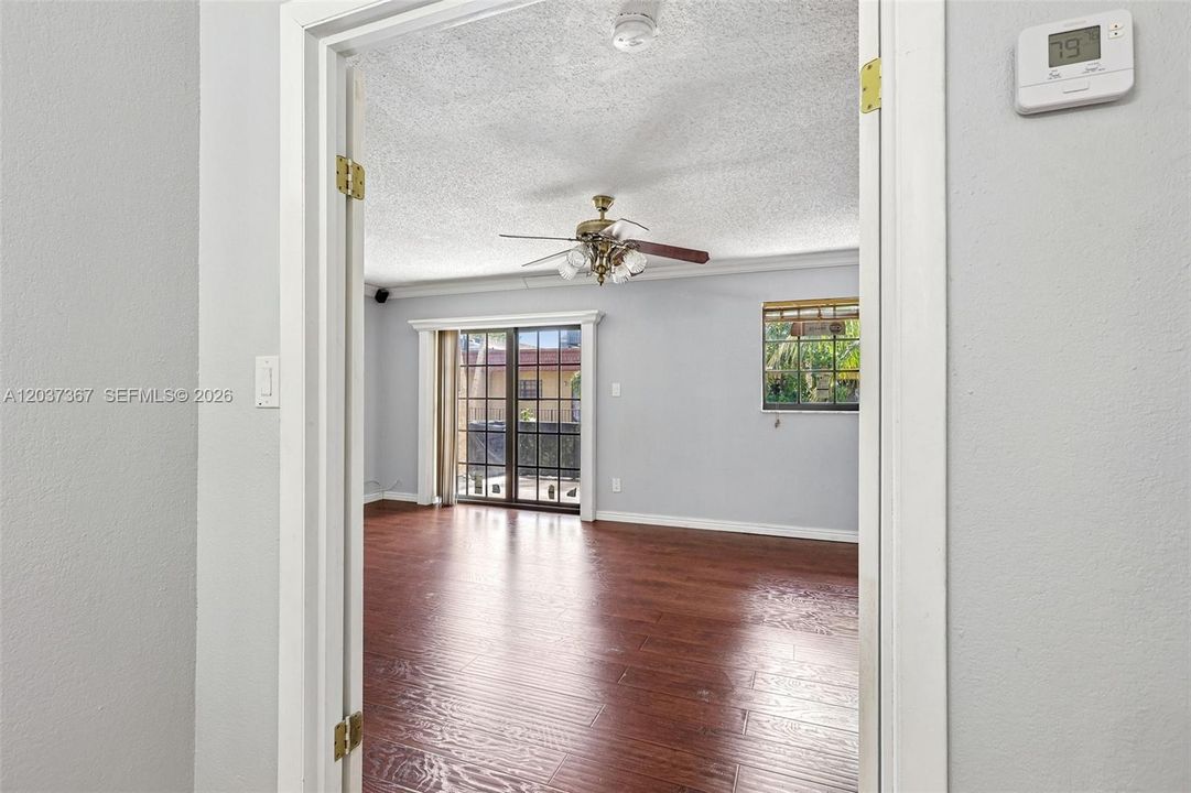 待售: $289,999 (3 贝兹, 2 浴室, 2200 平方英尺)