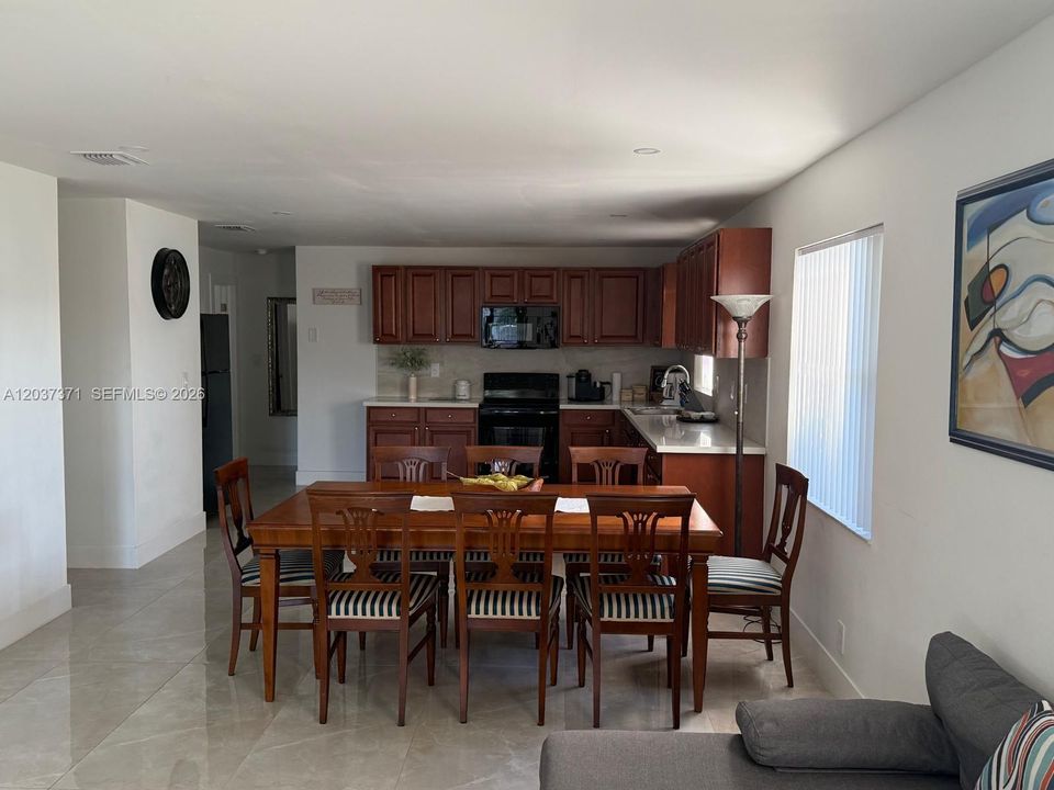 En Renta: $2,900 (3 camas, 2 baños, 2210 Pies cuadrados)