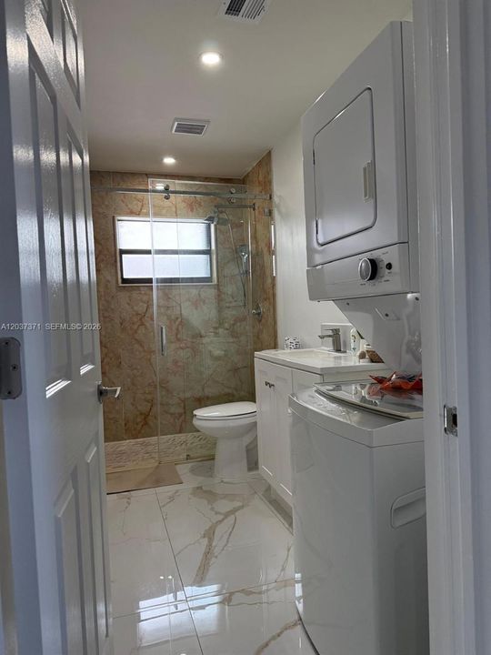 En Renta: $2,900 (3 camas, 2 baños, 2210 Pies cuadrados)