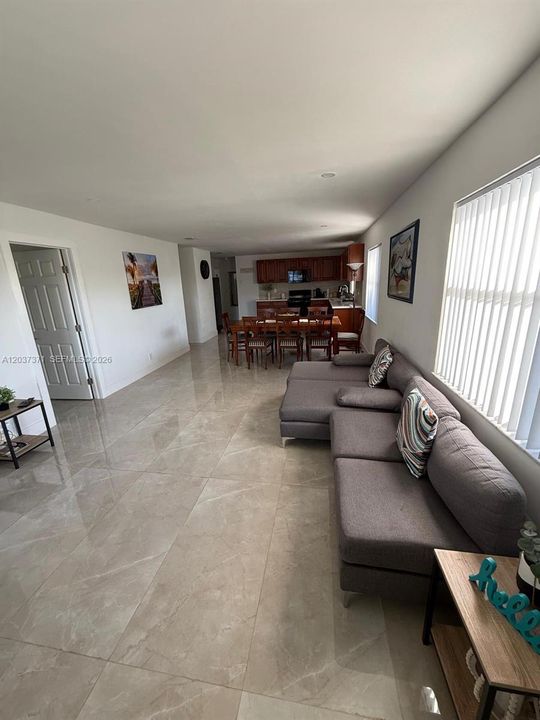 En Renta: $2,900 (3 camas, 2 baños, 2210 Pies cuadrados)
