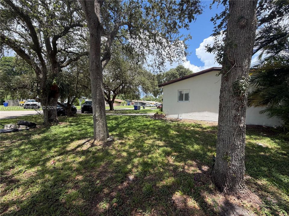 For Sale: $529,900 (3 beds, 2 baths, 1250 Square Feet)