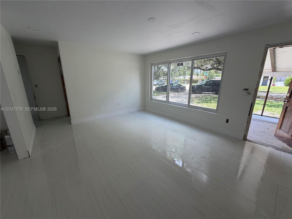 For Sale: $529,900 (3 beds, 2 baths, 1250 Square Feet)