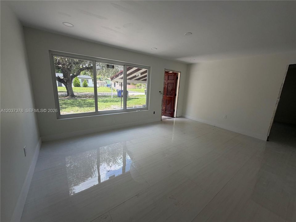 For Sale: $529,900 (3 beds, 2 baths, 1250 Square Feet)