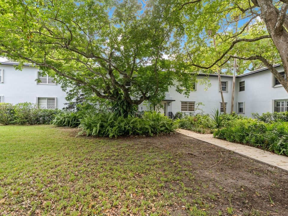 For Rent: $2,800 (2 beds, 1 baths, 800 Square Feet)
