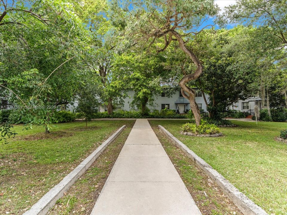 For Rent: $2,800 (2 beds, 1 baths, 800 Square Feet)