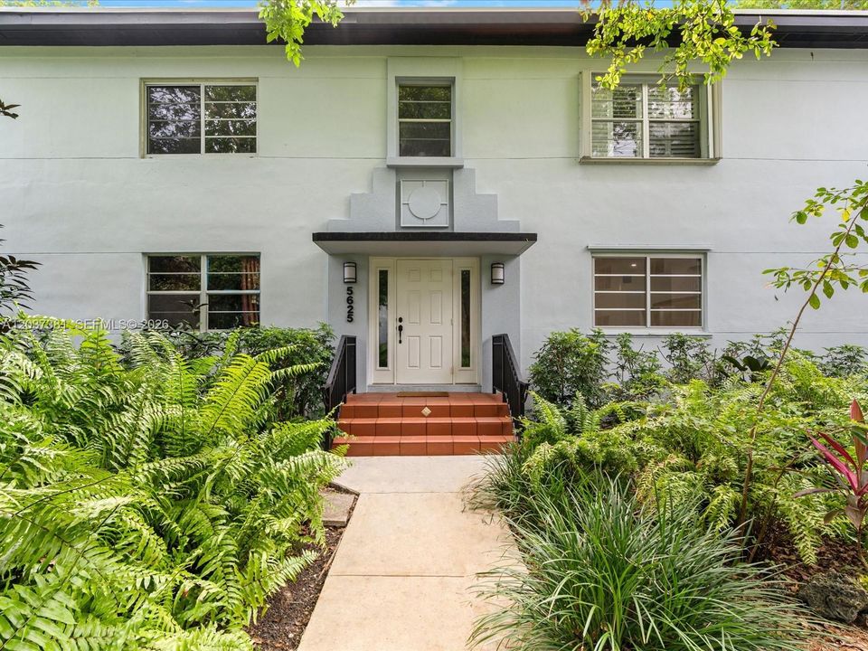 For Rent: $2,800 (2 beds, 1 baths, 800 Square Feet)