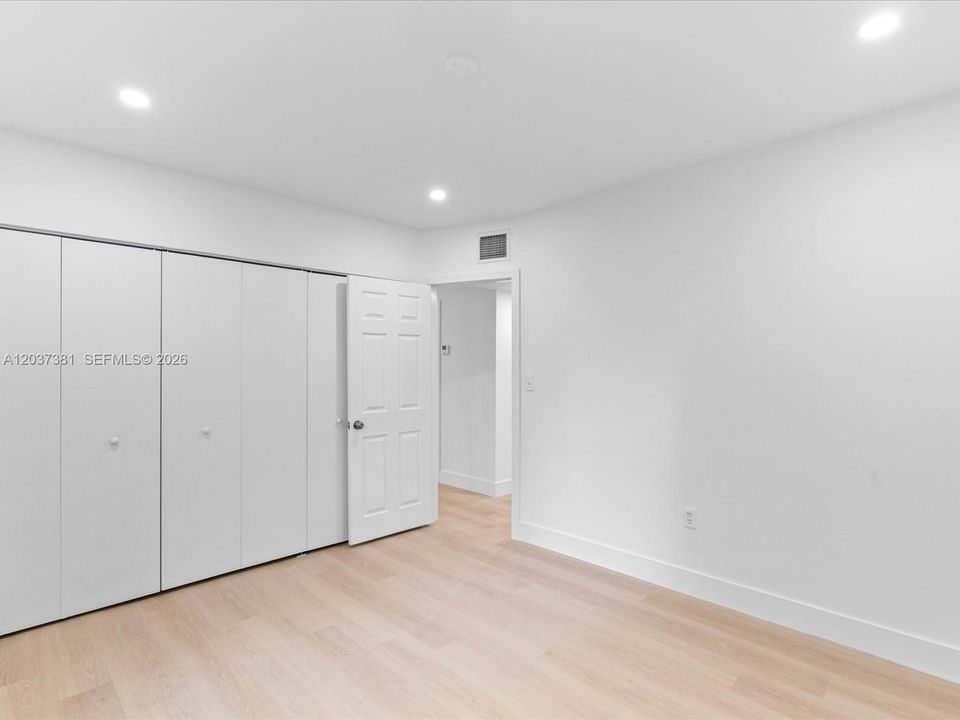 For Rent: $2,800 (2 beds, 1 baths, 800 Square Feet)
