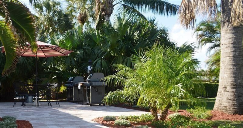 Tiki Hut & Grill's