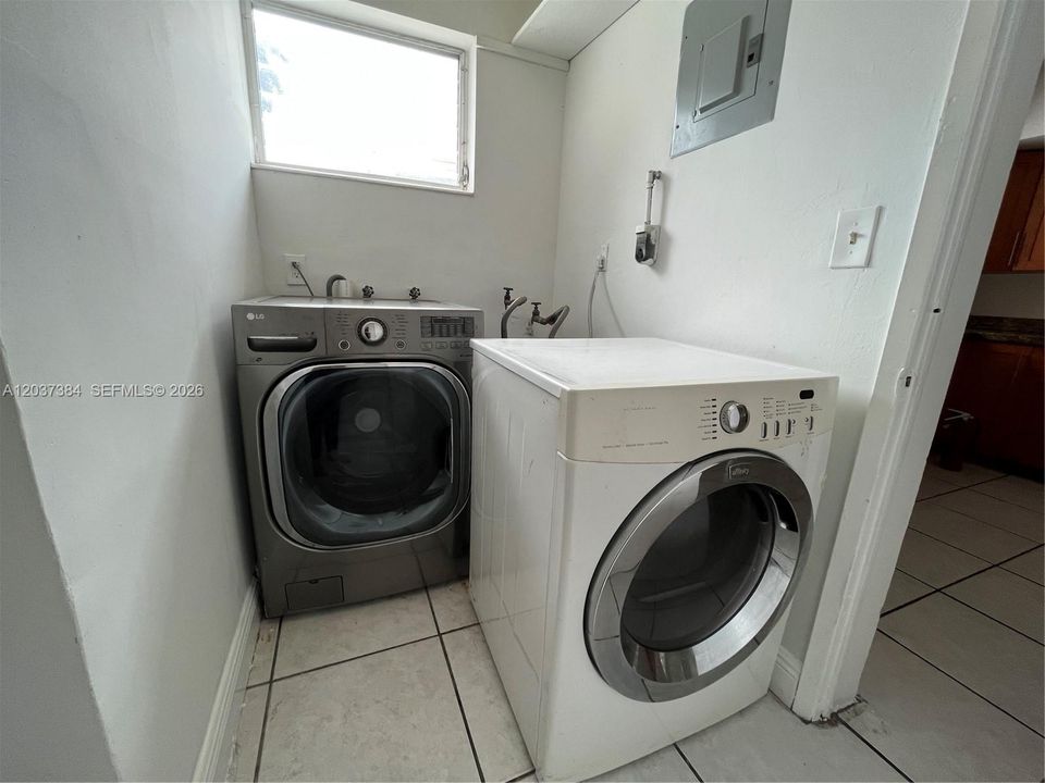 En Renta: $3,100 (3 camas, 2 baños, 1240 Pies cuadrados)