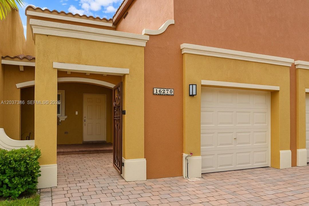 For Rent: $3,200 (3 beds, 2 baths, 1518 Square Feet)