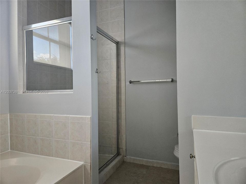 For Rent: $3,200 (3 beds, 2 baths, 1518 Square Feet)