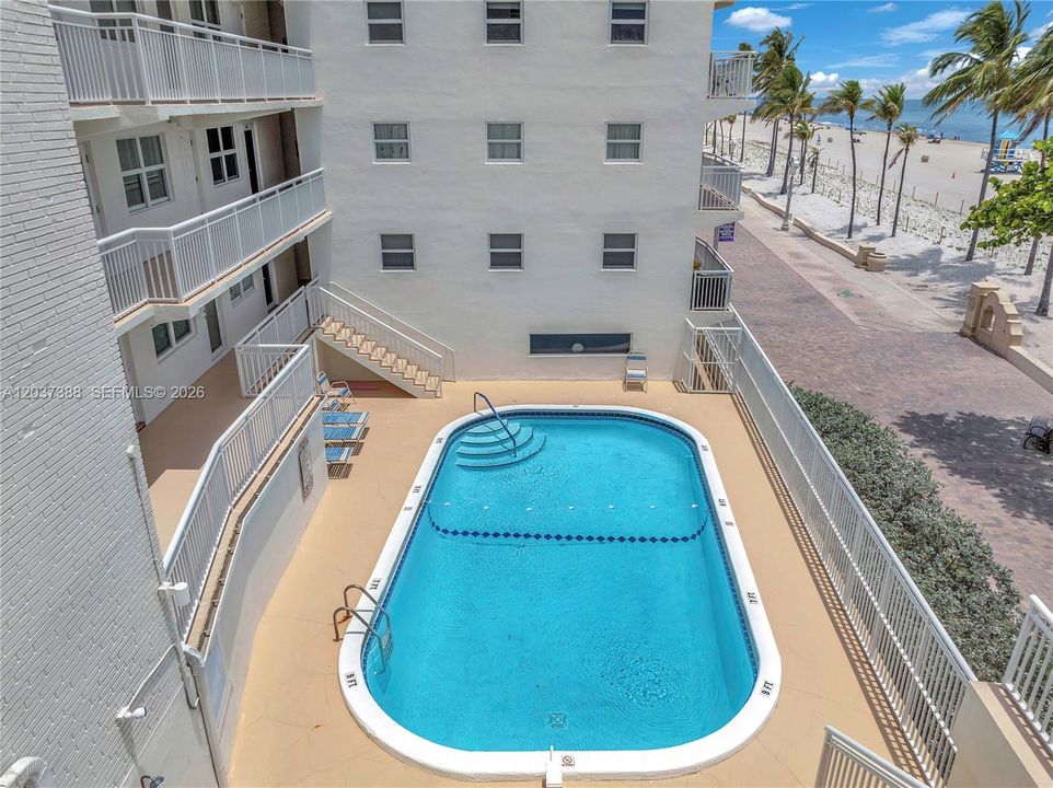 For Sale: $355,000 (1 beds, 1 baths, 500 Square Feet)