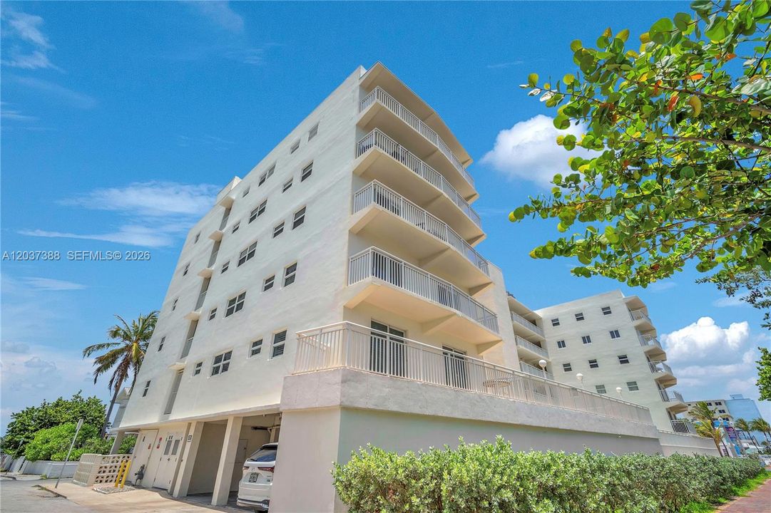 For Sale: $355,000 (1 beds, 1 baths, 500 Square Feet)