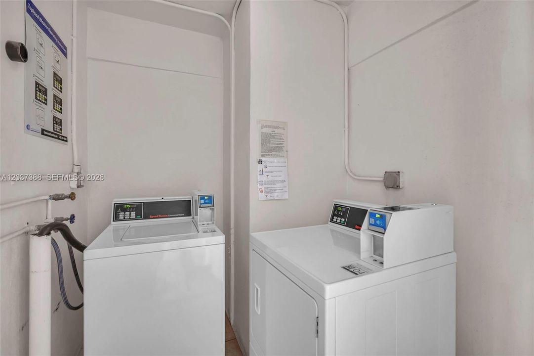 For Sale: $355,000 (1 beds, 1 baths, 500 Square Feet)