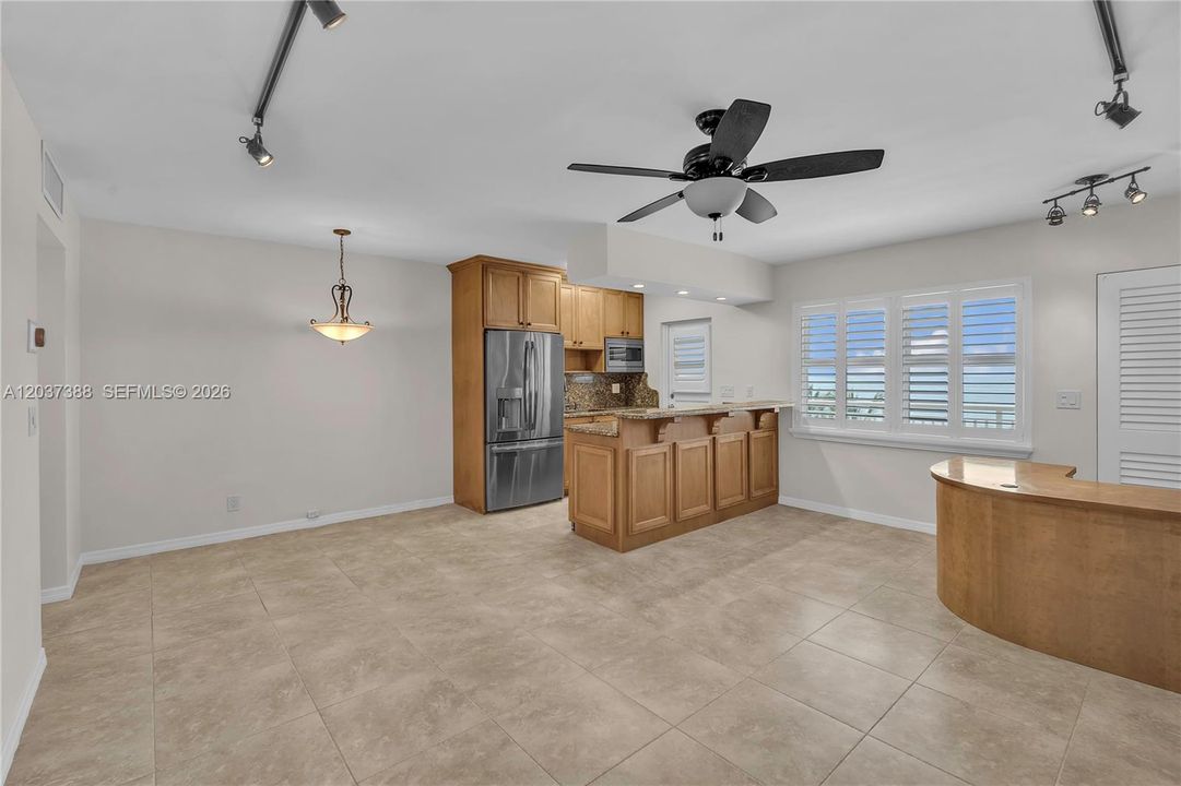 For Sale: $355,000 (1 beds, 1 baths, 500 Square Feet)