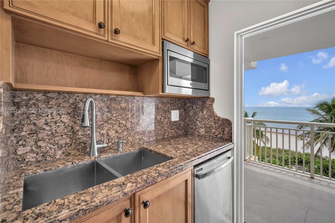 For Sale: $355,000 (1 beds, 1 baths, 500 Square Feet)