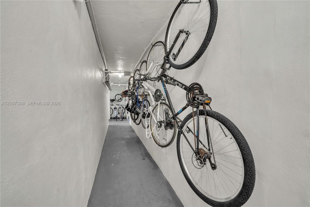 For Sale: $355,000 (1 beds, 1 baths, 500 Square Feet)
