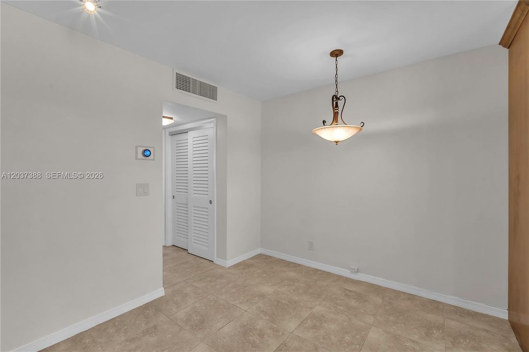 For Sale: $355,000 (1 beds, 1 baths, 500 Square Feet)