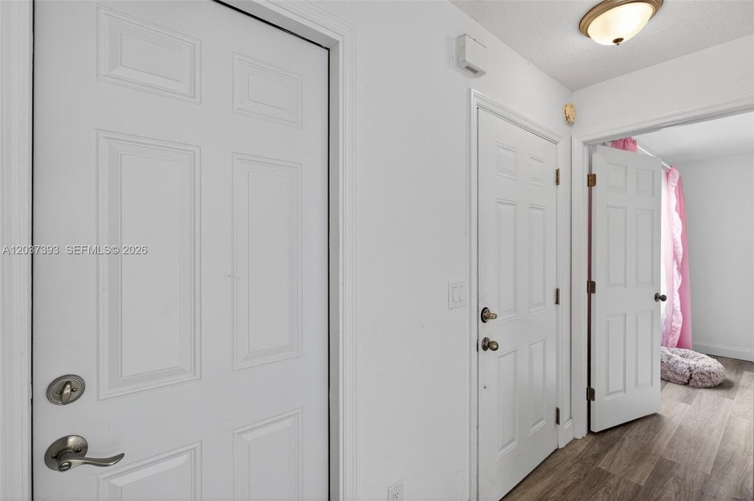 На продажу: $375,000 (4 спален, 2 ванн, 1382 Квадратных фут)
