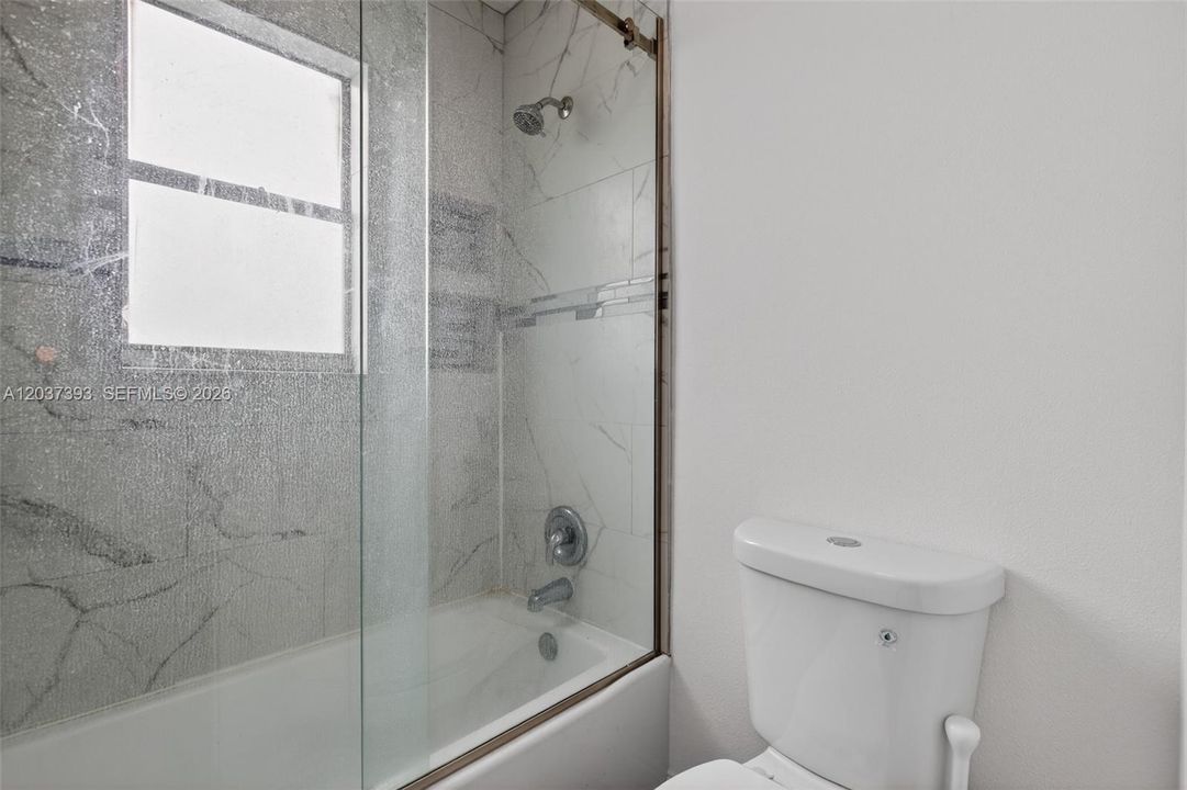 На продажу: $375,000 (4 спален, 2 ванн, 1382 Квадратных фут)
