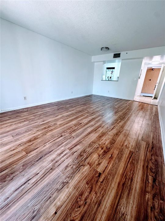 En Renta: $2,050 (1 camas, 1 baños, 700 Pies cuadrados)