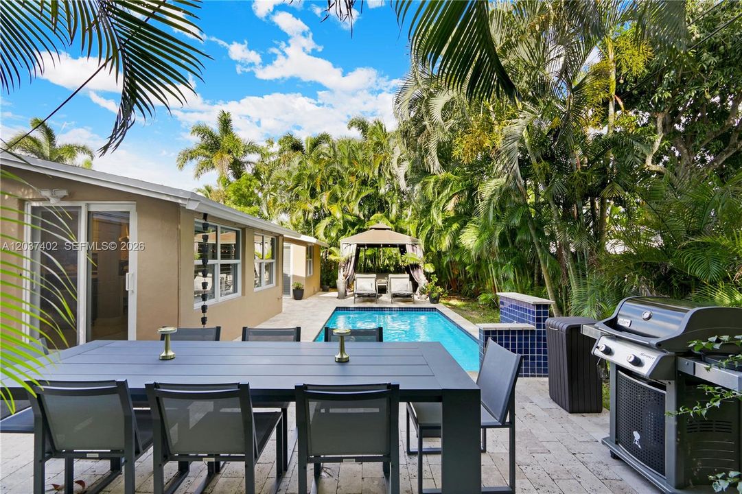 For Sale: $895,000 (3 beds, 2 baths, 1344 Square Feet)