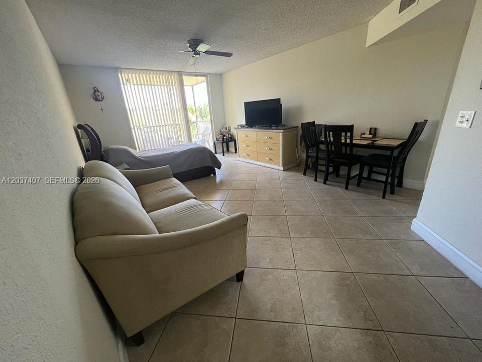 En Renta: $1,975 (1 camas, 1 baños, 810 Pies cuadrados)