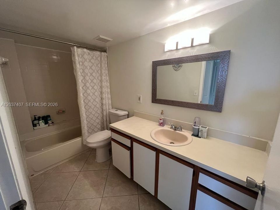 En Renta: $1,975 (1 camas, 1 baños, 810 Pies cuadrados)